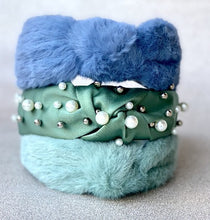 Load image into Gallery viewer, Bright winter Fur Headband - Blue
